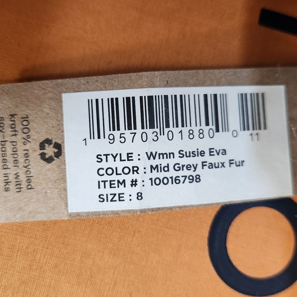 NWT Tom's Fuzzy Slip Ons - Picture 4 of 9